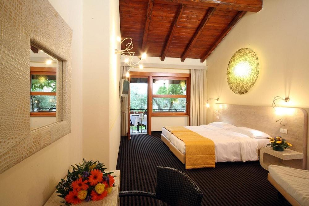 מאלצ'סינה Hotel Sailing Center מראה חיצוני תמונה