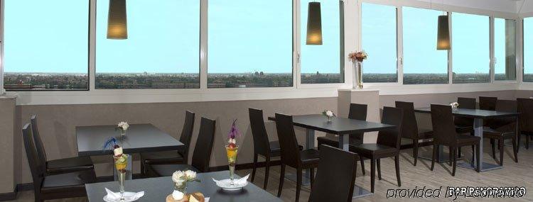 מאלצ'סינה Hotel Sailing Center מסעדה תמונה